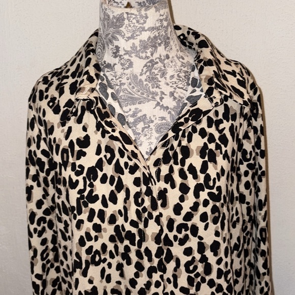 Halogen Leopard Print Button-Up Blouse - Picture 4 of 9